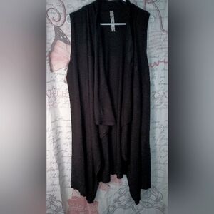 Pina Rossi M  Sleeveless Blk sweater Cover up w/ no buttons